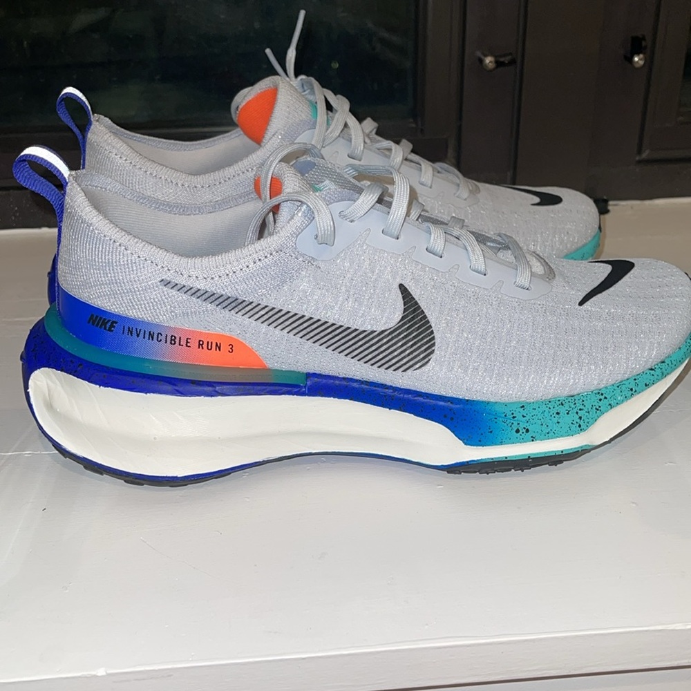 ❗️unisex invincible run 3 NWT❗️ - Picture 2 of 8